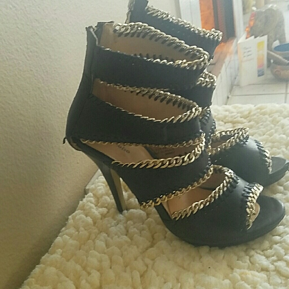 Shoes - Picture 2 of 8